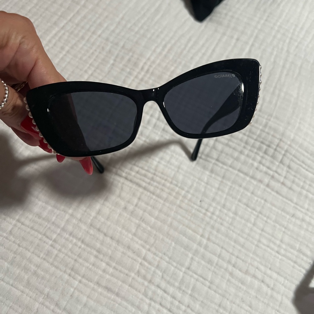 CHANEL Black Cat-Eye Sunglasses